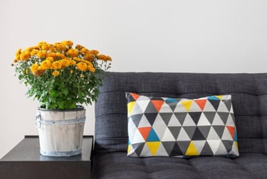 fall_flowers_and_pillow_decor