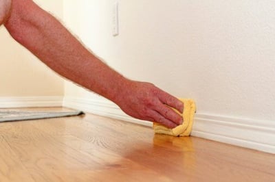 Rental Living Tips to Clean Dirty Baseboards-featured