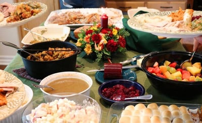 Tips for Hosting Thanksgiving Dinner at Apartments in California-featured