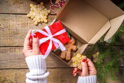 Best Holiday Bakes To Mail As Gifts-featured