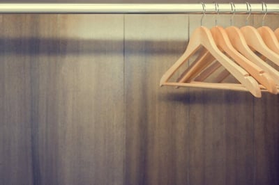 Closet Organization Hacks for Your 1 Bed Apartment-featured