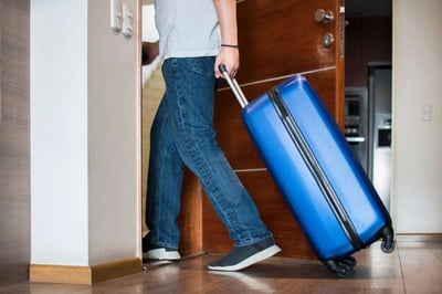 8 Tips to Prepare Your Apartment Before Holiday Travels-featured