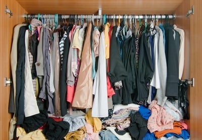 Storing Seasonal Clothes in Your Apartment-featured