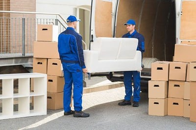 Should You Hire Professionals to Move You Into Your Apartment?-featured