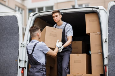Pros and Cons of Using Moving Services When Relocating Apartments-featured